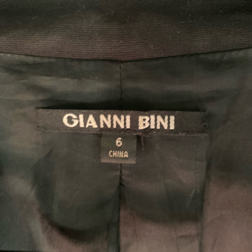 Gianni Bini pleather blazer with gold zippers - Picture 3 of 3